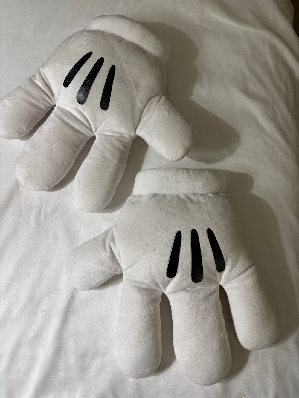 Disney Parks Mickey/Minnie Mouse Plush White Hands Gloves Mitts Pair Soft